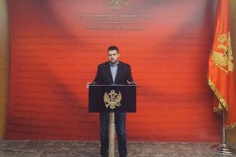 Nikolić: DPS apsolutni pobjednik jučerašnjih izbora, svako ko ne glasa za pad Vlade izdajnik je interesa građana Nikolić: DPS apsolutni pobjednik jučerašnjih izbora, svako ko ne glasa za pad Vlade izdajnik je interesa građana