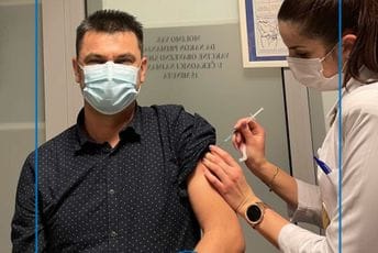 Galić primio treću dozu: Budite odgovorni, vakcinišite se Galić primio treću dozu: Budite odgovorni, vakcinišite se