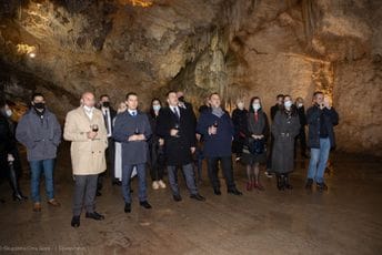 Estonski parlamentarci oduševljeni prirodnim ljepotama Crne Gore, Ratašu košarkaški dres Estonski parlamentarci oduševljeni prirodnim ljepotama Crne Gore, Ratašu košarkaški dres