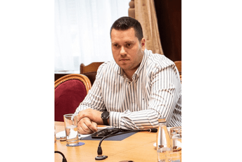 Stanišić traži da se smanji plata Todoroviću: Nemoralno da plate direktora državnih preduzeća budu iznad plata poslanika Stanišić traži da se smanji plata Todoroviću: Nemoralno da plate direktora državnih preduzeća budu iznad plata poslanika