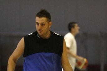 Labović nije htio da poštuje mjere pa nasrnuo na taksistu i ukrao mu auto Labović nije htio da poštuje mjere pa nasrnuo na taksistu i ukrao mu auto