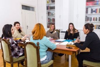 Radmila Vojvodić na Cetinju režira "Predsjednice" Radmila Vojvodić na Cetinju režira "Predsjednice"