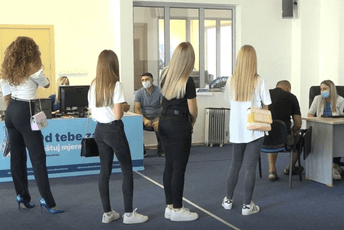 Uz pasoš potreban i papir da ste vakcinisani Fajzerom ili AstraZenekom Uz pasoš potreban i papir da ste vakcinisani Fajzerom ili AstraZenekom