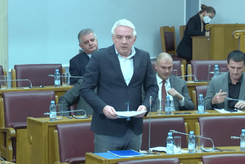 Abazoviću, našu podršku nemaš, pa slobodno odmah podnesi ostavku Abazoviću, našu podršku nemaš, pa slobodno odmah podnesi ostavku