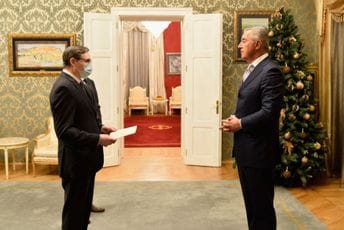 Đukanović primio akreditivna pisma ambasadora Australije, Bangladeša, Saudijske Arabije i Švedske Đukanović primio akreditivna pisma ambasadora Australije, Bangladeša, Saudijske Arabije i Švedske