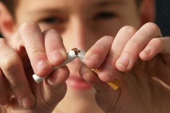 Australijska vlada pojačava napore da suzbije pušenje i vajpovanje Australijska vlada pojačava napore da suzbije pušenje i vajpovanje