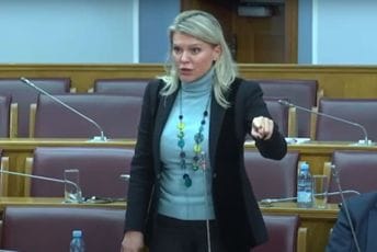 "Vlada je trula, nesposobna, izdajnička, sprdaju se sa državom" (VIDEO) "Vlada je trula, nesposobna, izdajnička, sprdaju se sa državom" (VIDEO)