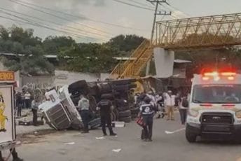 Stravična nesreća: Najmanje 54 osobe poginule, a više od 100 povrijeđeno u udesu u Meksiku Stravična nesreća: Najmanje 54 osobe poginule, a više od 100 povrijeđeno u udesu u Meksiku