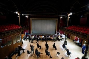 Omikron se širi Britanijom, redovi ispred centara za vakcinaciju Omikron se širi Britanijom, redovi ispred centara za vakcinaciju