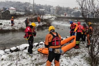 Budimo pripremljeni: Vatrogasci učili o savremenim metodama zaštite i spasavanja u slučajevima poplava i na brzim vodama Budimo pripremljeni: Vatrogasci učili o savremenim metodama zaštite i spasavanja u slučajevima poplava i na brzim vodama