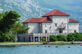 Svetionik koji šest decenija osvjetljava naše podmorje Svetionik koji šest decenija osvjetljava naše podmorje