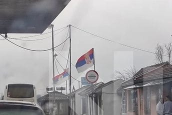 Umjesto zastave BIH, na granici osvanula znamenja Srbije i RS Umjesto zastave BIH, na granici osvanula znamenja Srbije i RS