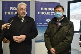 Ambasador Kine napustio događaj bez pozdrava sa Krivokapićem Ambasador Kine napustio događaj bez pozdrava sa Krivokapićem