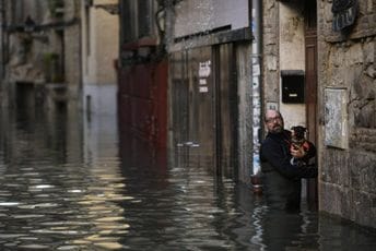 Poplave u Španiji: Stradala najmanje jedna osoba, putevi zatvoreni Poplave u Španiji: Stradala najmanje jedna osoba, putevi zatvoreni