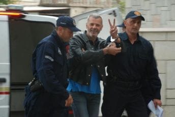 Avdić spriječio zatvorskog čuvara da pomogne napadnutom Raduloviću Avdić spriječio zatvorskog čuvara da pomogne napadnutom Raduloviću