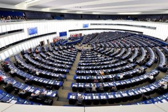Evropski parlament ukinuo imunitet poslanicima zbog istrage skandala "Katargejt" Evropski parlament ukinuo imunitet poslanicima zbog istrage skandala "Katargejt"