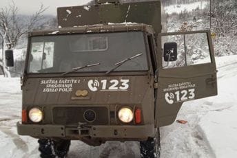 Vatrogasac spasio stariju ženu, po snijegu je transportovao do bolnice Vatrogasac spasio stariju ženu, po snijegu je transportovao do bolnice