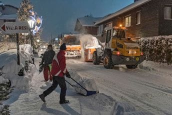 Austrija i Slovenija u kolapsu zbog snijega (VIDEO) Austrija i Slovenija u kolapsu zbog snijega (VIDEO)