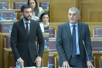 Bojanić: Prije će od DPS-a ostati dugmići nego što će Vlada postati prošlost; Živković: To pričate već 30 godina Bojanić: Prije će od DPS-a ostati dugmići nego što će Vlada postati prošlost; Živković: To pričate već 30 godina