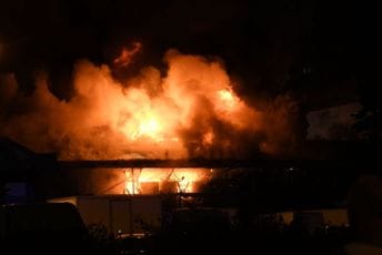 Tragedija na Haitiju: Eksplodirao kamion pun benzina, stradalo više od 50 ljudi (Video) Tragedija na Haitiju: Eksplodirao kamion pun benzina, stradalo više od 50 ljudi (Video)