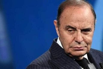 Vespa nazvao kraljicu Jelenu "ćerkom crnogorskog seljaka", udruženje traži da se izvini (VIDEO) Vespa nazvao kraljicu Jelenu "ćerkom crnogorskog seljaka", udruženje traži da se izvini (VIDEO)