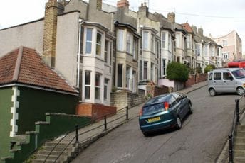 Najstrmije u Evropi: Ulice u kojima stanari koriste trikove kako bi spriječili da im automobili skliznu Bristol