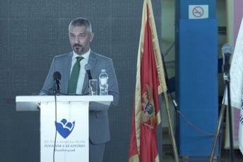 Brđanin policijskim akademcima: Siguran sam da ćete predano služiti našim građanima Brđanin policijskim akademcima: Siguran sam da ćete predano služiti našim građanima