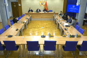 Odbor podržao dječje dodatke i obeštećenje korisnica naknada po osnovu rođenja troje i više djece Odbor podržao dječje dodatke i obeštećenje korisnica naknada po osnovu rođenja troje i više djece