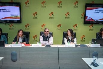 U Crnoj Gori ne postoji licencirana usluga namijenjena osobama sa oštećenim vidom U Crnoj Gori ne postoji licencirana usluga namijenjena osobama sa oštećenim vidom