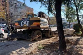 Podgorica: U toku sanacija trotoarskih površina na dijelu Ul. Bratstva i jedinstva Podgorica: U toku sanacija trotoarskih površina na dijelu Ul. Bratstva i jedinstva