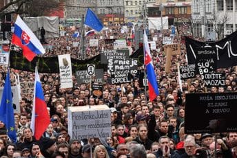 Bivši premijer organizuje demonstracije, protivi se vakcinaciji, a sada je uhapšen Bivši premijer organizuje demonstracije, protivi se vakcinaciji, a sada je uhapšen