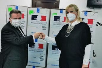 Francuska donirala 117.000 Fajzer vakcina Francuska donirala 117.000 Fajzer vakcina