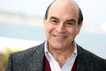 Detektiv Poaro dobio od kraljice Elizabete titulu viteza Detektiv Poaro dobio od kraljice Elizabete titulu viteza