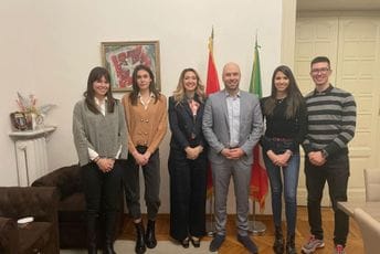 Radulović sa predstavnicima udruženja „Kraljica Jelena“: Dijaspora važan most zbližavanja Radulović sa predstavnicima udruženja „Kraljica Jelena“: Dijaspora važan most zbližavanja