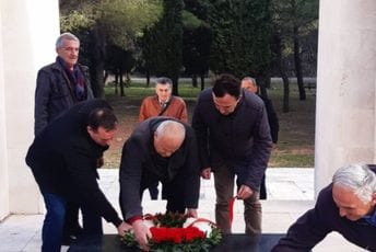 Istrajavati na nacionalnom pomirenju