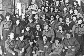 Podgoričanke između dva rata Partizanke rame uz rame sa drugovima