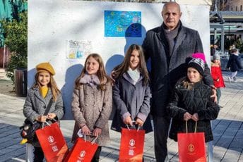 Janin Đed Mraz na novogodišnjoj čestitki Prijestonice Cetinje