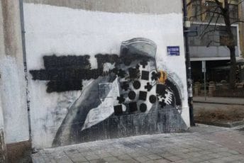 Crnom prekrečili murale Ratku Mladiću i Draži Mihailoviću Crnom prekrečili murale Ratku Mladiću i Draži Mihailoviću