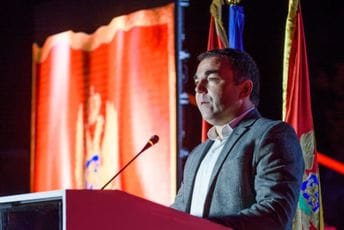 Đurašković: Vlada bezakonjem udara na Cetinje Đurašković: Vlada bezakonjem udara na Cetinje