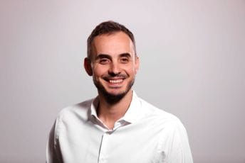 Konatar: Moramo ići naprijed ili da narednih 100 godina i dalje pričamo o zastavama, nacijama, crkvama... Konatar: Moramo ići naprijed ili da narednih 100 godina i dalje pričamo o zastavama, nacijama, crkvama...