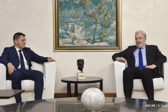 Krivokapić primio u oproštajnu posjetu češkog ambasadora Karela Urbana Krivokapić primio u oproštajnu posjetu češkog ambasadora Karela Urbana