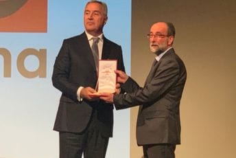 Crnogorci u "Lisinskom" proslavili jubilej, Đukanović im uručio orden Crnogorci u "Lisinskom" proslavili jubilej, Đukanović im uručio orden