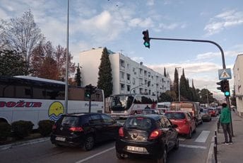 (VIDEO) Kolaps u saobraćaju: Autobuski prevoznici protestuju do petka, a onda radikalizacija (VIDEO) Kolaps u saobraćaju: Autobuski prevoznici protestuju do petka, a onda radikalizacija