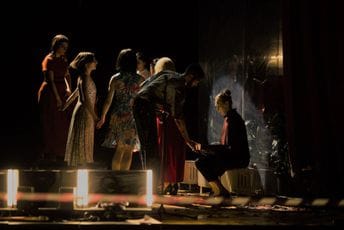 Zetski dom: Premijerno izvedena predstava “Nije to to - studije Fausta” Tomija Janežiča Scena iz predstave