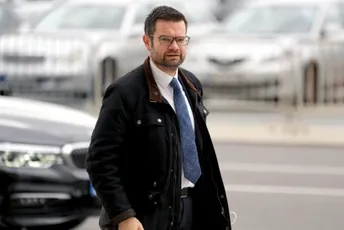 Nova Vlada Njemačke ukida zabranu "reklamiranja" abortusa Nova Vlada Njemačke ukida zabranu "reklamiranja" abortusa