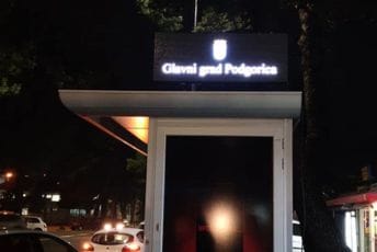 Ugrađen prvi led displej na autobuskim stajalištima u Podgorici Ugrađen prvi led displej na autobuskim stajalištima u Podgorici