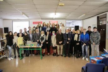 Dodijeljena oprema za programiranje osnovnim školama u Ulcinju i Baru Dodijeljena oprema za programiranje osnovnim školama u Ulcinju i Baru