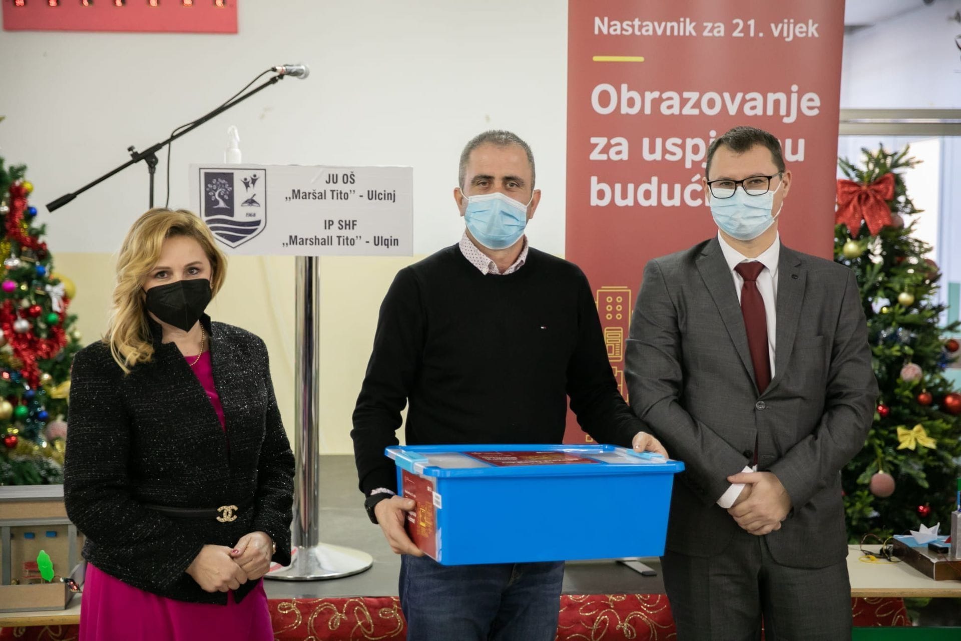 Fotografija 1: Dodijeljena oprema za programiranje osnovnim školama u Ulcinju i Baru