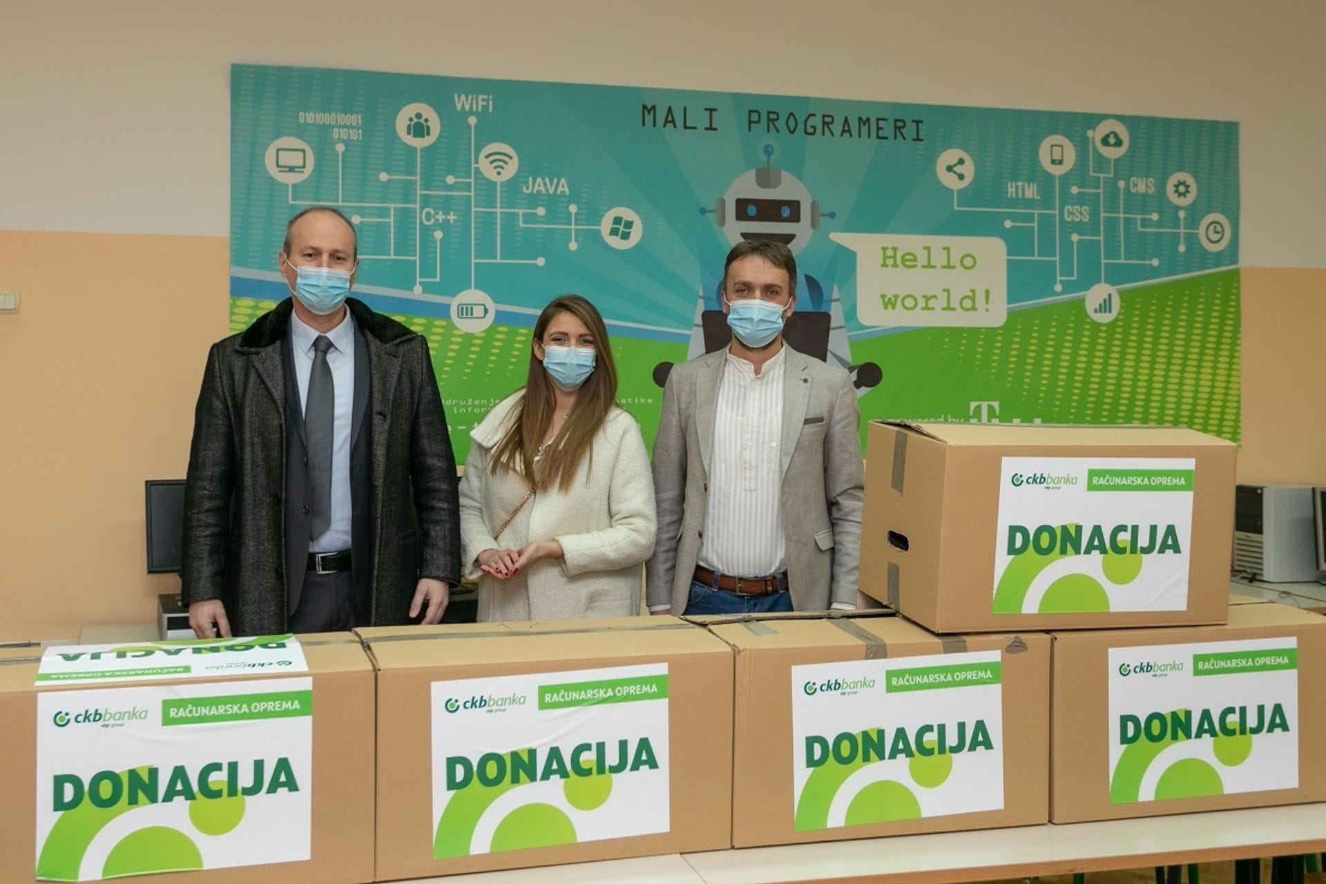 Fotografija 1: CKB donirala računarsku opremu školama širom Crne Gore