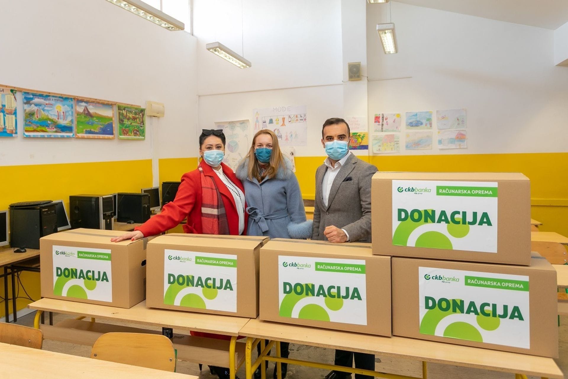 Fotografija 2: CKB donirala računarsku opremu školama širom Crne Gore